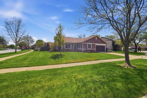 Tiny photo for 2S631 Angeline Court, Warrenville, IL 60555 (MLS # 12430600)