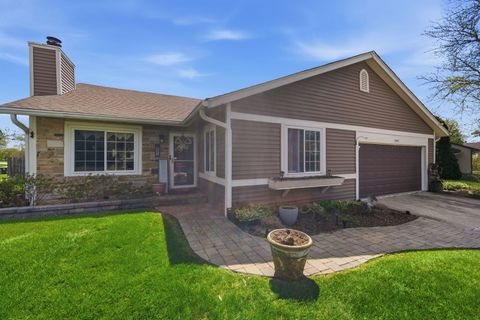 Tiny photo for 2S631 Angeline Court, Warrenville, IL 60555 (MLS # 12430600)