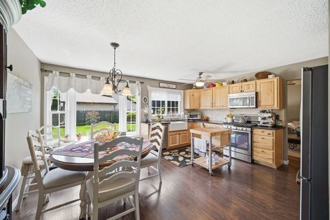 Tiny photo for 2S631 Angeline Court, Warrenville, IL 60555 (MLS # 12430600)
