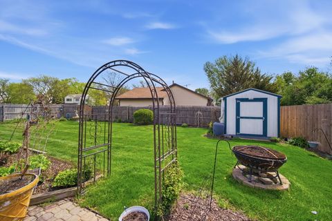 Tiny photo for 2S631 Angeline Court, Warrenville, IL 60555 (MLS # 12430600)