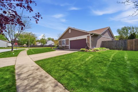 Tiny photo for 2S631 Angeline Court, Warrenville, IL 60555 (MLS # 12430600)