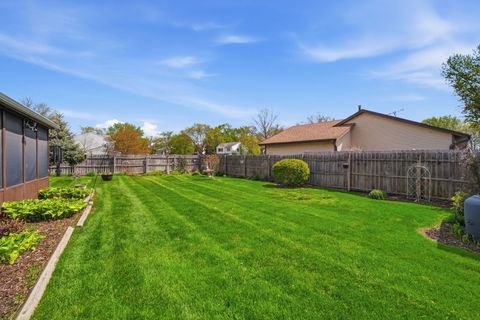 Tiny photo for 2S631 Angeline Court, Warrenville, IL 60555 (MLS # 12430600)