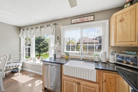 Tiny photo for 2S631 Angeline Court, Warrenville, IL 60555 (MLS # 12430600)