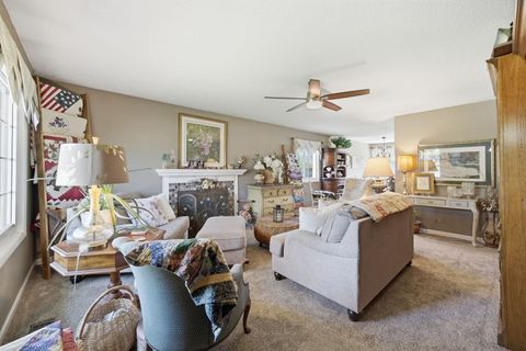 Tiny photo for 2S631 Angeline Court, Warrenville, IL 60555 (MLS # 12430600)