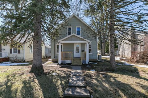 Photo of 4118 10th Avenue, Moline, IL 61265 (MLS # 12597906)
