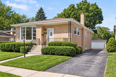 Tiny photo for 4312 Prairie Avenue, Brookfield, IL 60513 (MLS # 12738941)