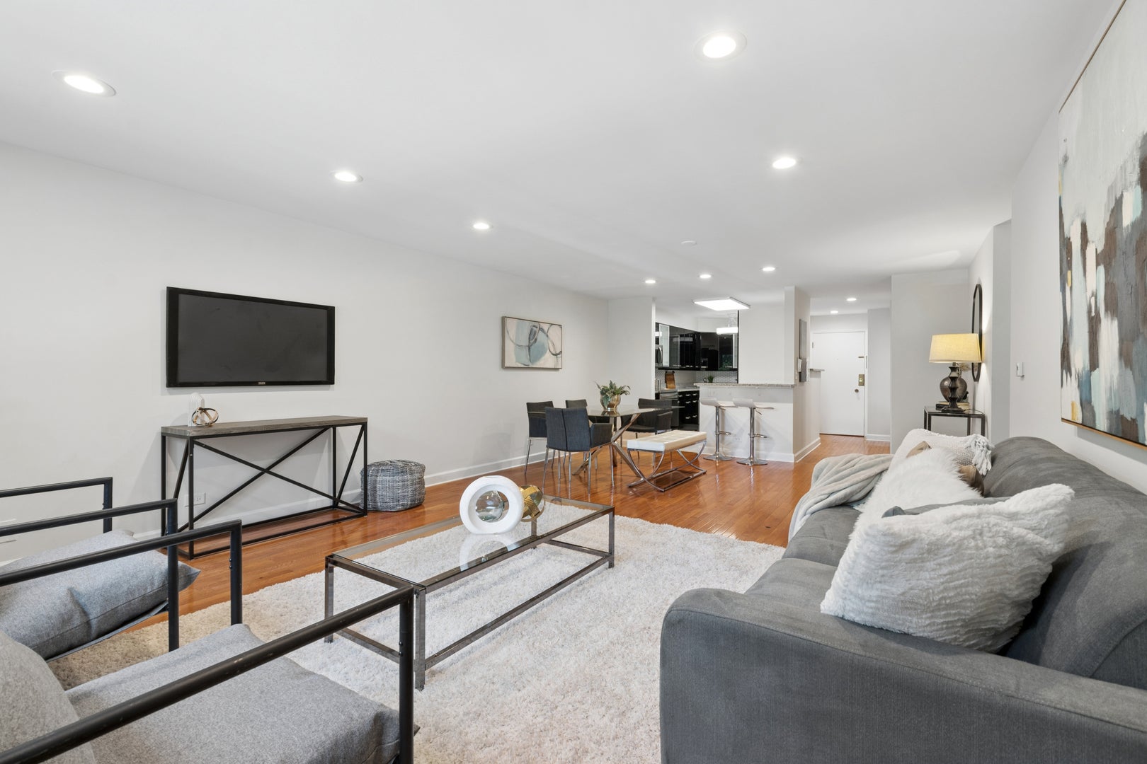 1234 Elmwood Avenue 2F