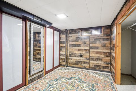 Tiny photo for 719 N Elmhurst Avenue, Mount Prospect, IL 60056 (MLS # 12543732)