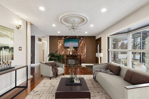 Tiny photo for 719 N Elmhurst Avenue, Mount Prospect, IL 60056 (MLS # 12543732)