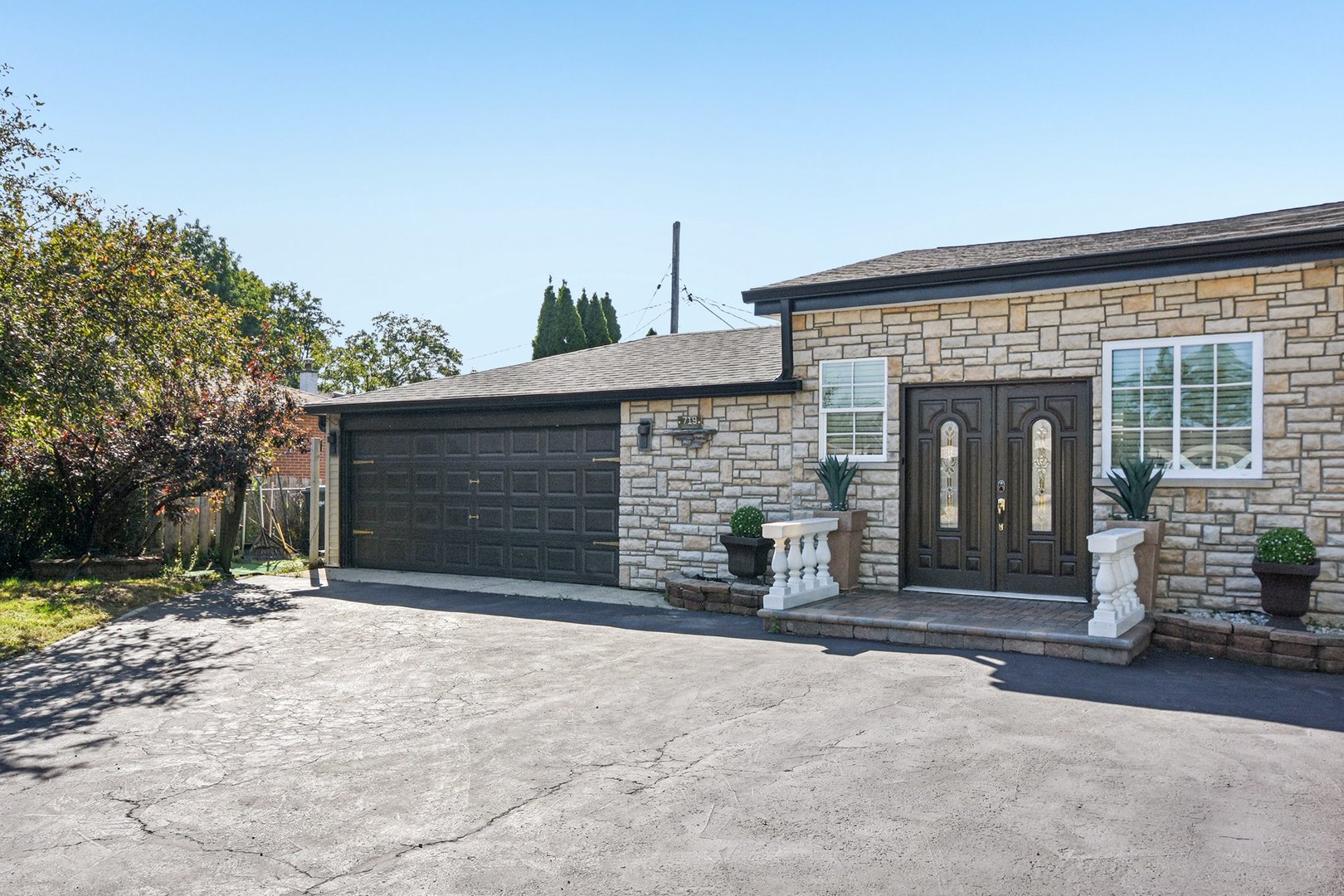 719 N Elmhurst Avenue