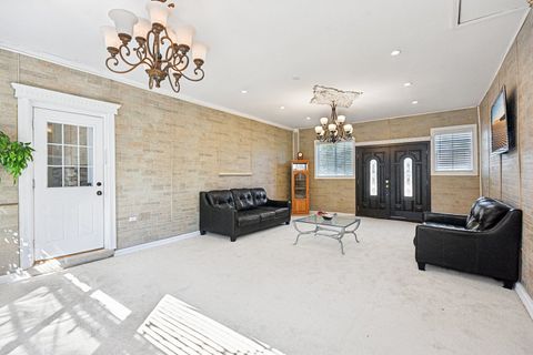 Tiny photo for 719 N Elmhurst Avenue, Mount Prospect, IL 60056 (MLS # 12543732)