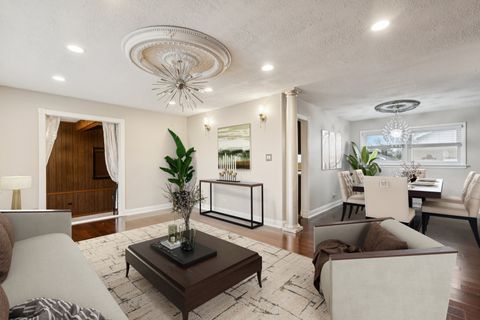 Tiny photo for 719 N Elmhurst Avenue, Mount Prospect, IL 60056 (MLS # 12543732)