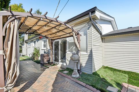 Tiny photo for 719 N Elmhurst Avenue, Mount Prospect, IL 60056 (MLS # 12543732)