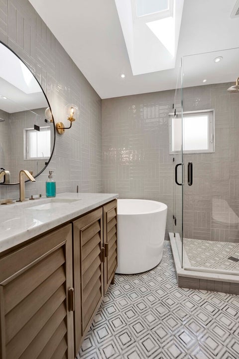 Tiny photo for 1621 W Rosehill Drive, Chicago, IL 60660 (MLS # 12648857)