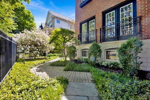 Tiny photo for 1621 W Rosehill Drive, Chicago, IL 60660 (MLS # 12648857)