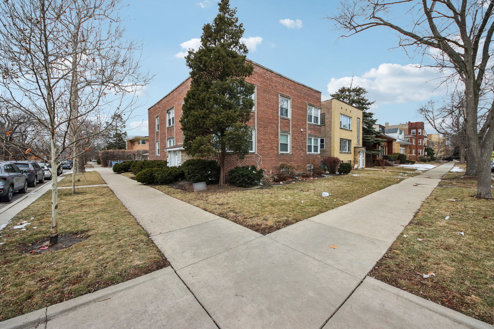 2900 W GLENLAKE Avenue