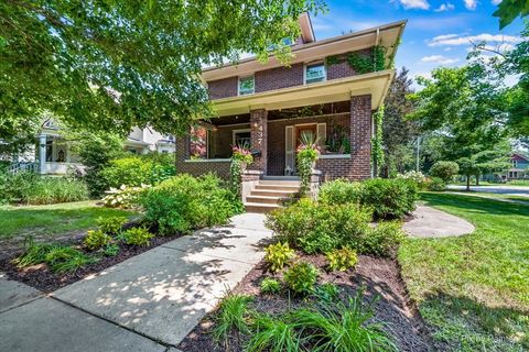 A home in West Dundee