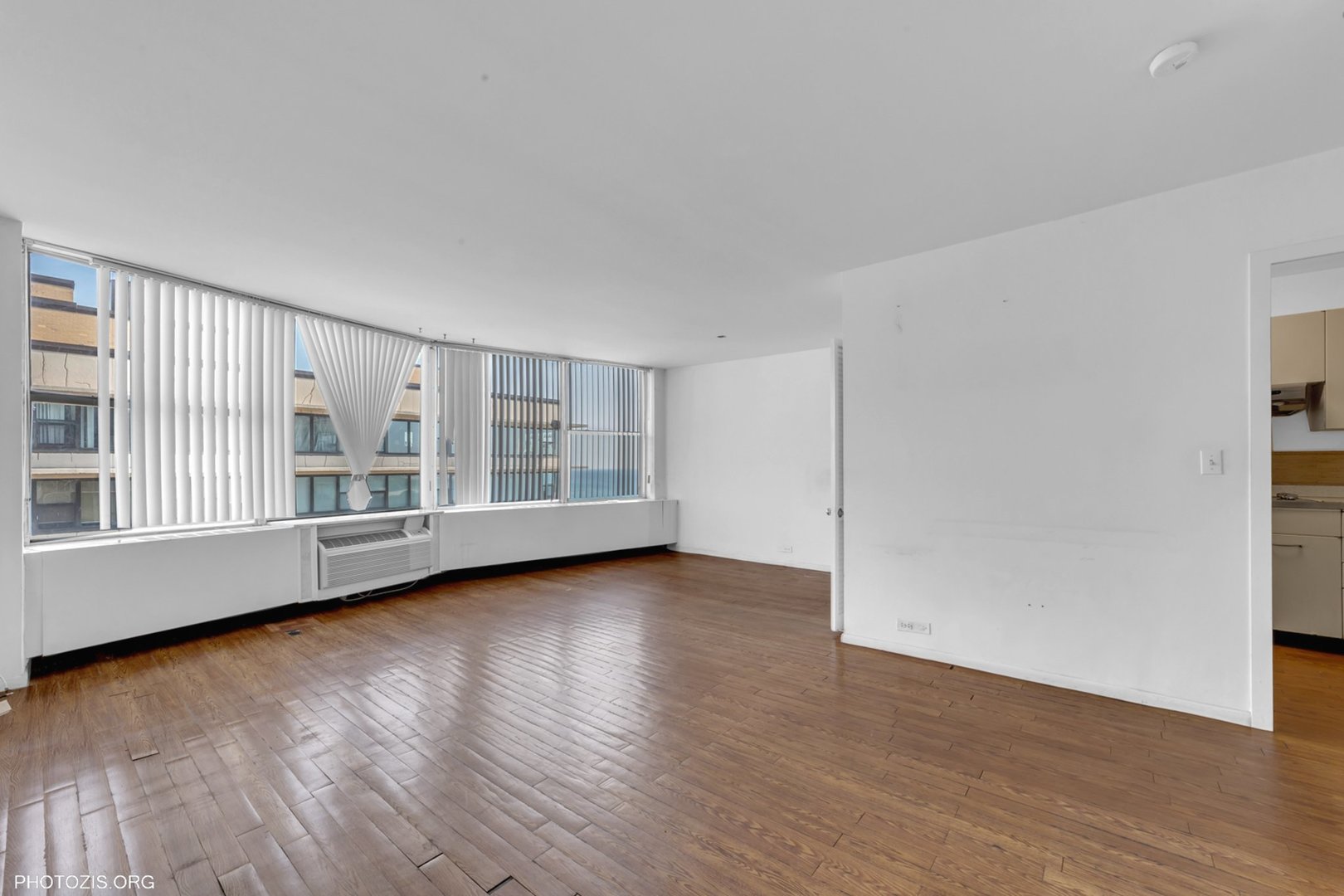 5757 N Sheridan Road 18C