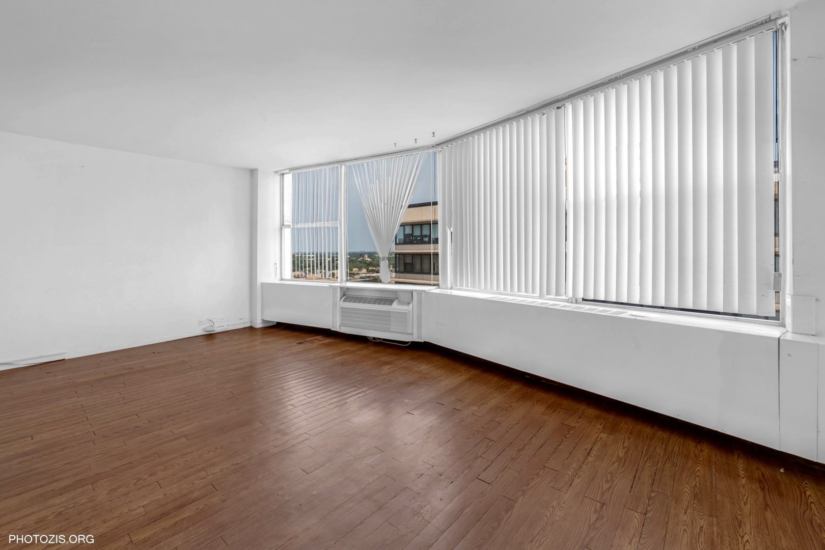 5757 N Sheridan Road 18C