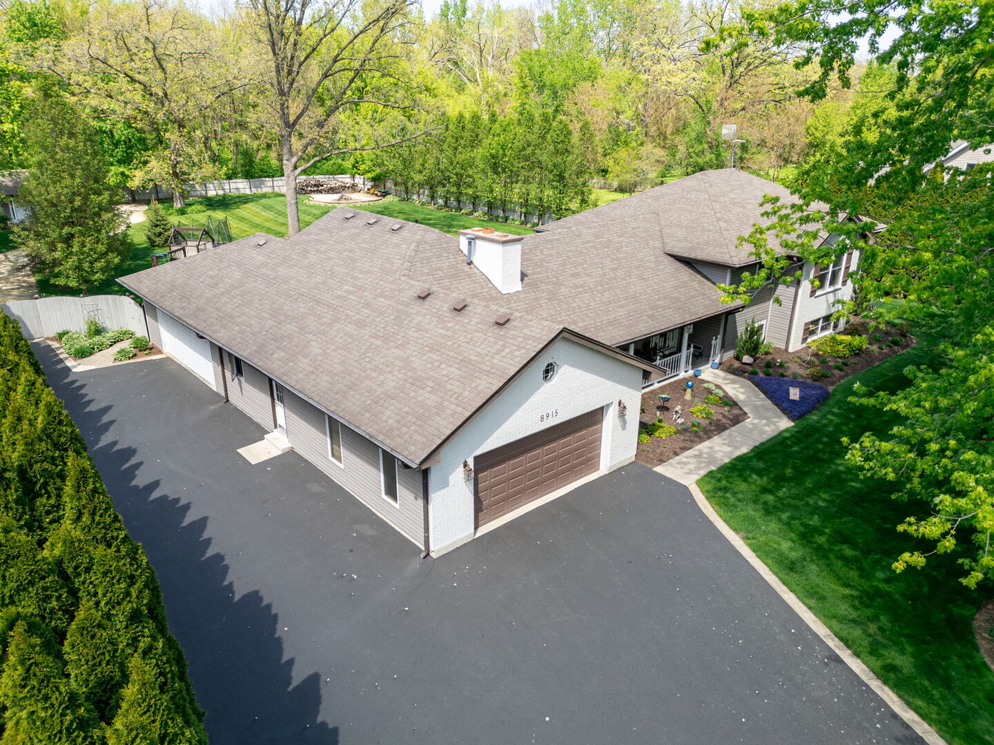 8915 Wildrose Lane