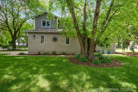 Photo of 1304 Clark Street, North Aurora, IL 60542 (MLS # 12698045)