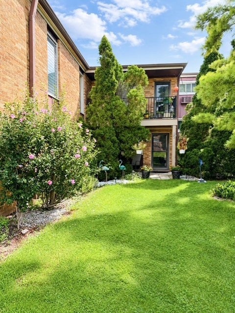 Tiny photo for 120A Collen Drive #123, Lombard, IL 60148 (MLS # 12755242)