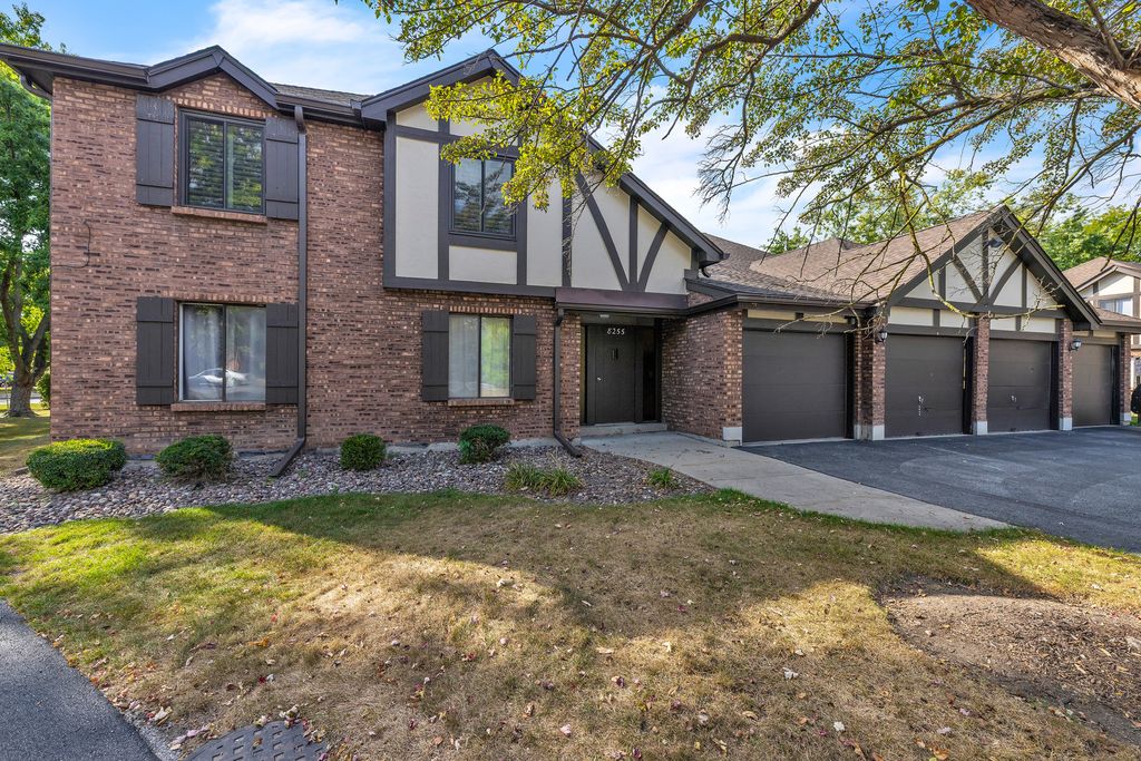 Photo for 8255 Holly Court #25B, Palos Hills, IL 60465 (MLS # 12495871)