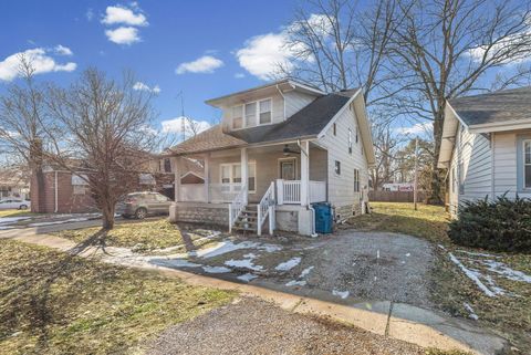 Photo of 527 E 4th Street, Centralia, IL 62801 (MLS # 12570145)
