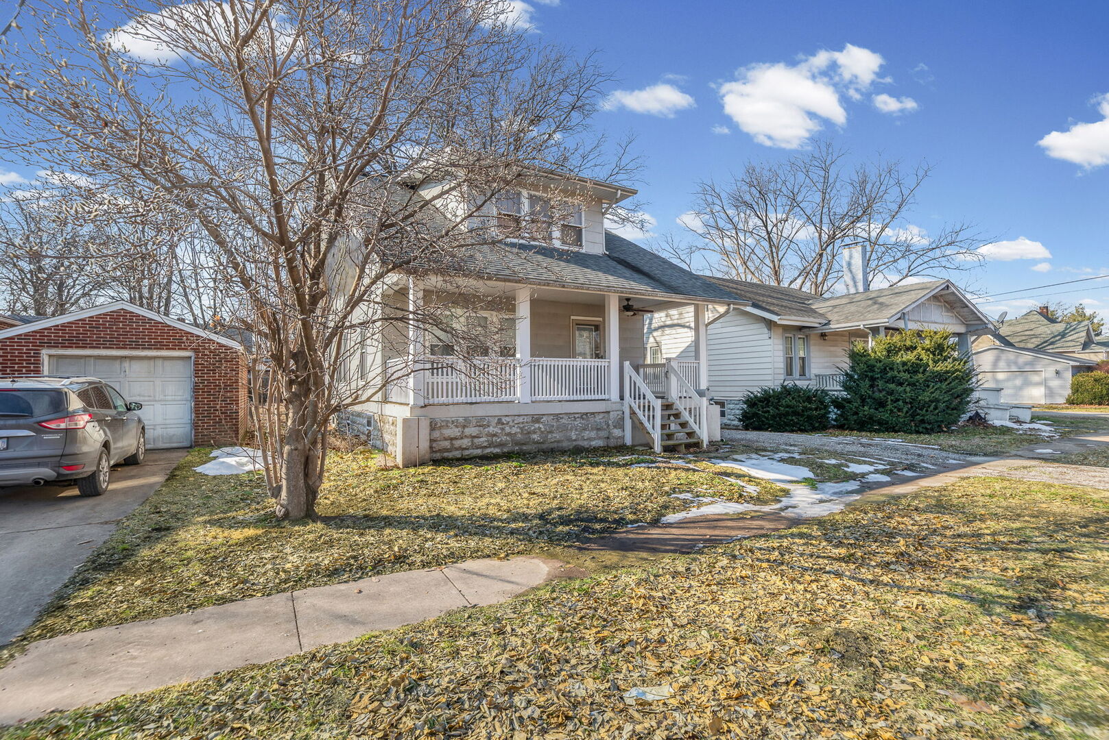 527 E 4th Street