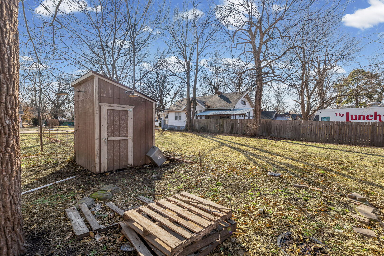 527 E 4th Street