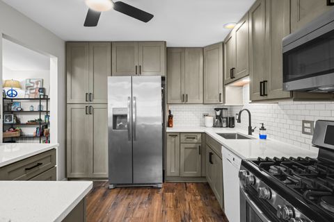 Tiny photo for 198 Camden Court #z2, Schaumburg, IL 60194 (MLS # 12486860)