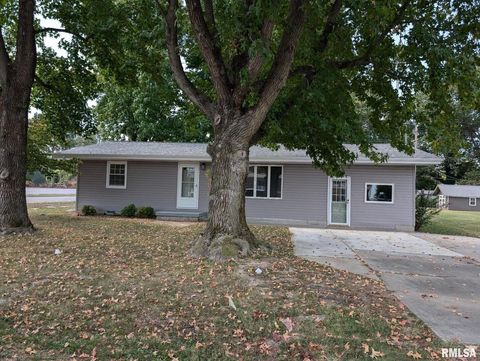 Photo of 515 S 6TH Street, Elkville, IL 62932 (MLS # EB459729)