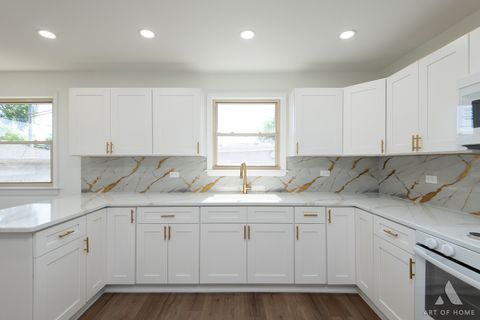Tiny photo for 5854 W 81st Place, Burbank, IL 60459 (MLS # 12692243)