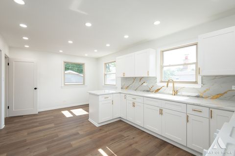 Tiny photo for 5854 W 81st Place, Burbank, IL 60459 (MLS # 12692243)