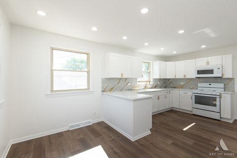 Tiny photo for 5854 W 81st Place, Burbank, IL 60459 (MLS # 12692243)