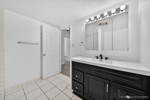 Tiny photo for 138 E Bailey Road #H, Naperville, IL 60565 (MLS # 12621583)