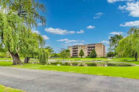 Tiny photo for 805 Leicester Road #B105, Elk Grove Village, IL 60007 (MLS # 12371452)