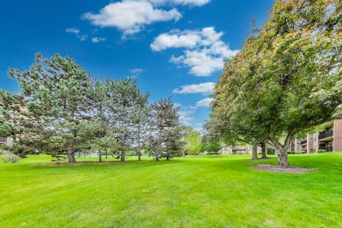 Tiny photo for 805 Leicester Road #B105, Elk Grove Village, IL 60007 (MLS # 12371452)