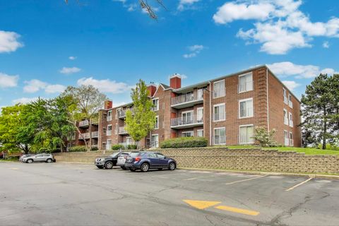 Photo of 805 Leicester Road #B105, Elk Grove Village, IL 60007 (MLS # 12371452) Photo of 805 Leicester Road #B105, Elk Grove Village, IL 60007 (MLS # 12371452)