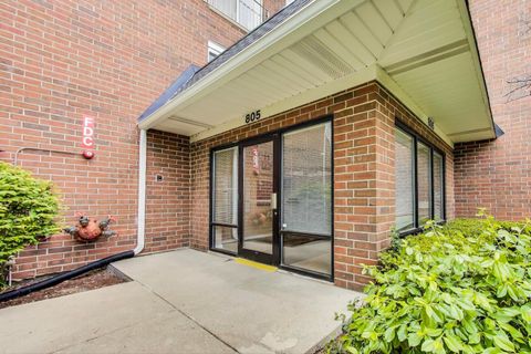 Tiny photo for 805 Leicester Road #B105, Elk Grove Village, IL 60007 (MLS # 12371452)