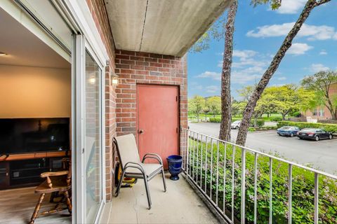 Tiny photo for 805 Leicester Road #B105, Elk Grove Village, IL 60007 (MLS # 12371452)