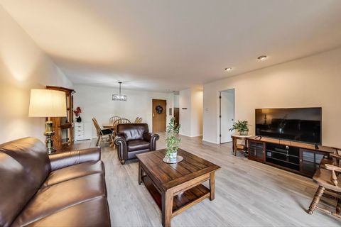 Tiny photo for 805 Leicester Road #B105, Elk Grove Village, IL 60007 (MLS # 12371452)