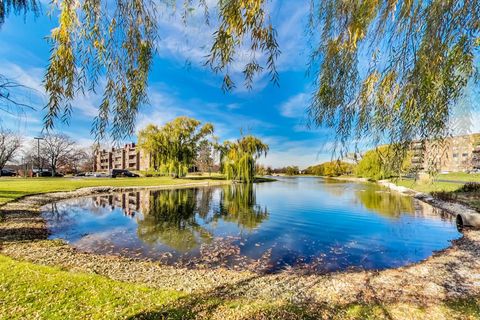 Tiny photo for 805 Leicester Road #B105, Elk Grove Village, IL 60007 (MLS # 12371452)