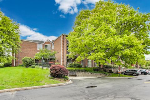 Tiny photo for 805 Leicester Road #B105, Elk Grove Village, IL 60007 (MLS # 12371452)