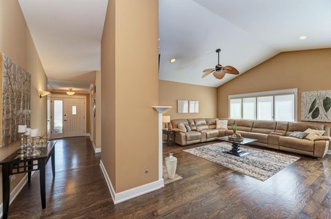 Tiny photo for 42 Royal Lane, Bloomingdale, IL 60108 (MLS # 12629260)