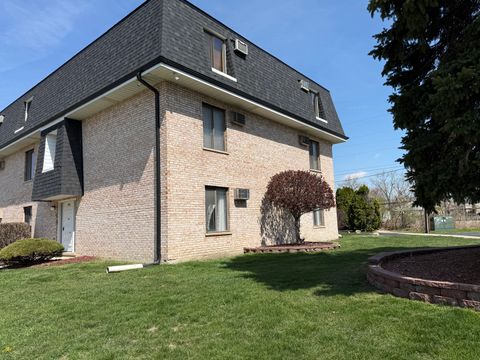 Tiny photo for 7000 Mather Avenue #101, Chicago Ridge, IL 60415 (MLS # 12299155)