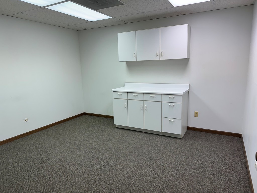 6121 N Northwest Highway 104