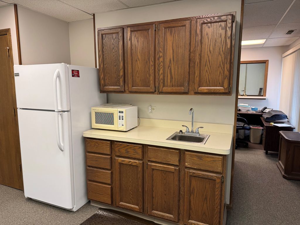 6121 N Northwest Highway 104