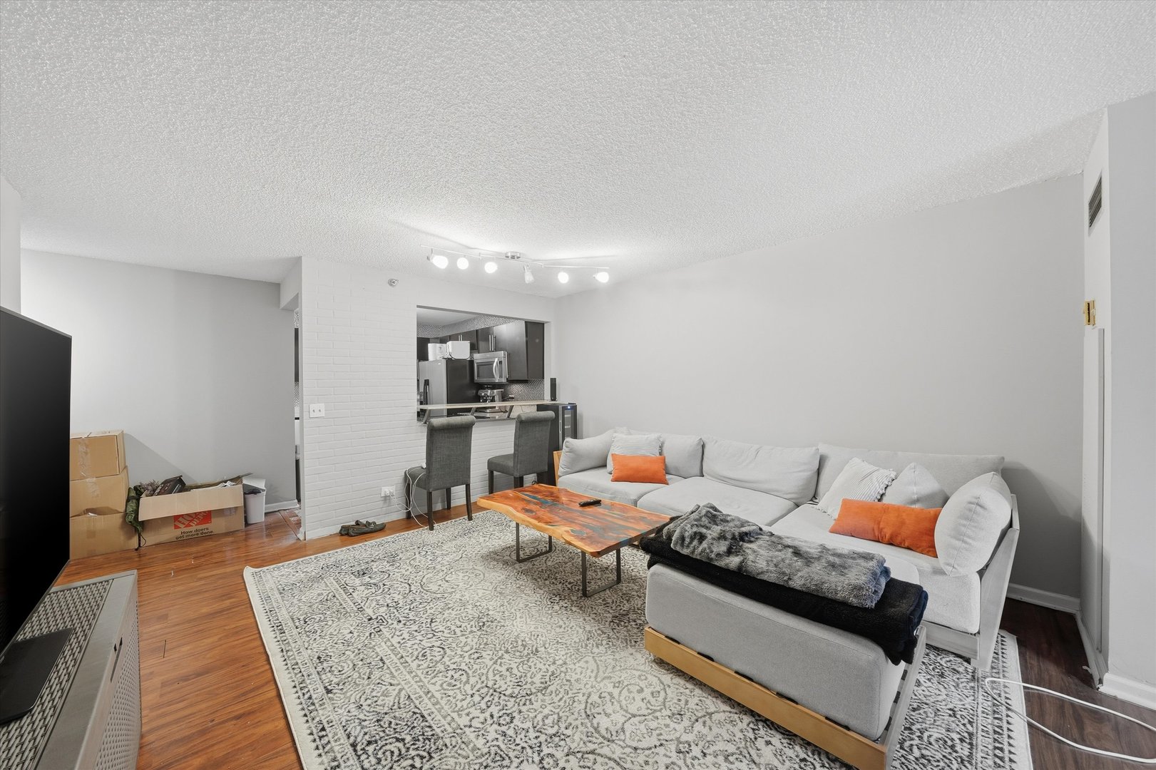 200 N Dearborn Street 906