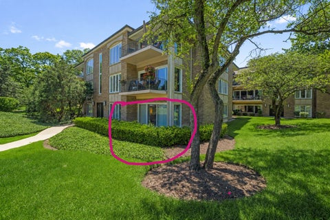 Tiny photo for 2 Oak Brook Club Drive #C106, Oak Brook, IL 60523 (MLS # 12690564)